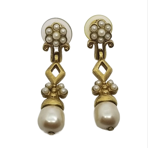 VINTAGE MATTE GOLDTONE & FAUX PEARL DROP STYLE EARRINGS - Picture 3 of 4